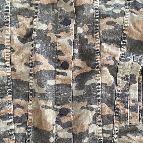Camouflage print denim jacket (oversized fit) - Picture 3 of 3